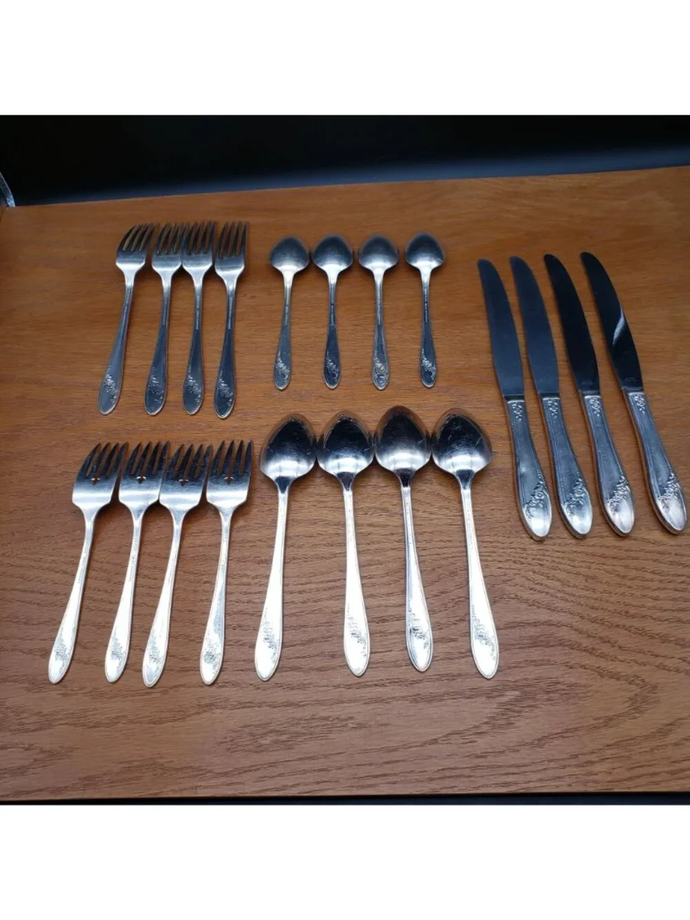 Tudor Plate Queen Bess II Flatware Set 4 Place Settings 20 Pc Oneida Silverplate